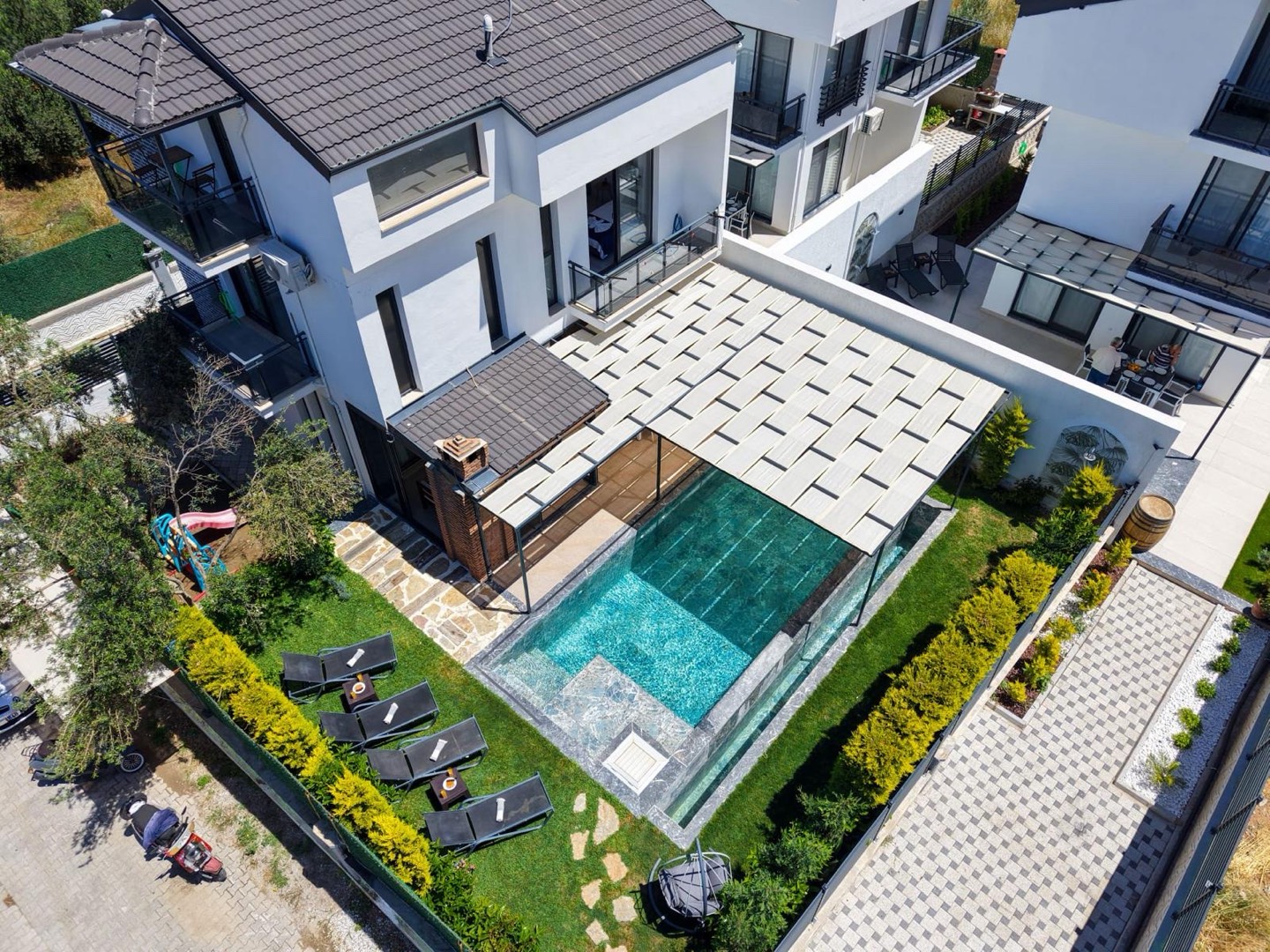Fethiye Karaçulha'da Geniş Ailelere Uygun, Özel Havuzlu, Modern Villa