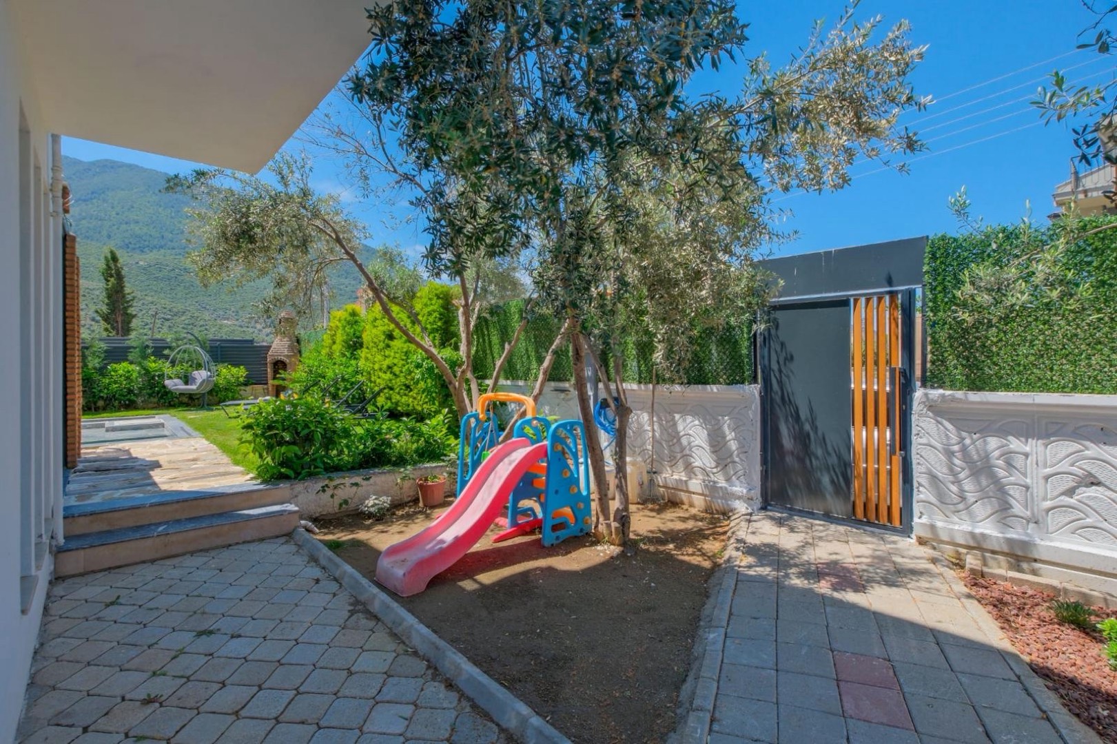 Fethiye Karaçulha'da Geniş Ailelere Uygun, Özel Havuzlu, Modern Villa