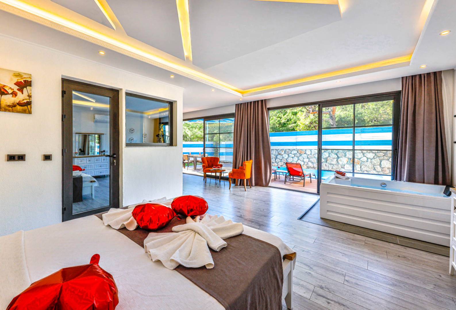 Kaş İslamlar'da Doğa İçerisinde, Özel Havuzlu, Korunaklı Villa