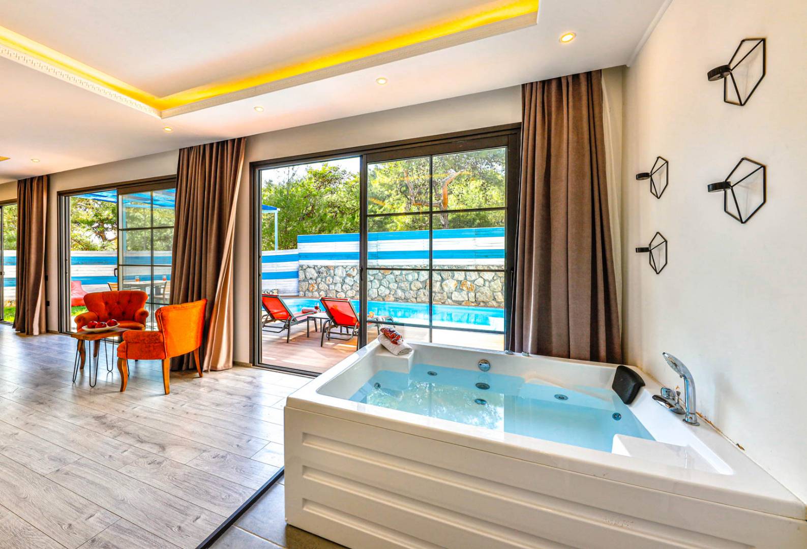 Kaş İslamlar'da Doğa İçerisinde, Özel Havuzlu, Korunaklı Villa