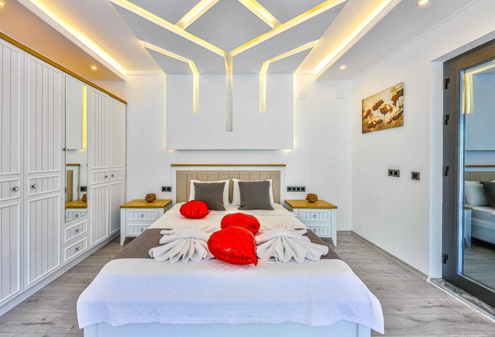 Kaş İslamlar'da Doğa İçerisinde, Özel Havuzlu, Korunaklı Villa