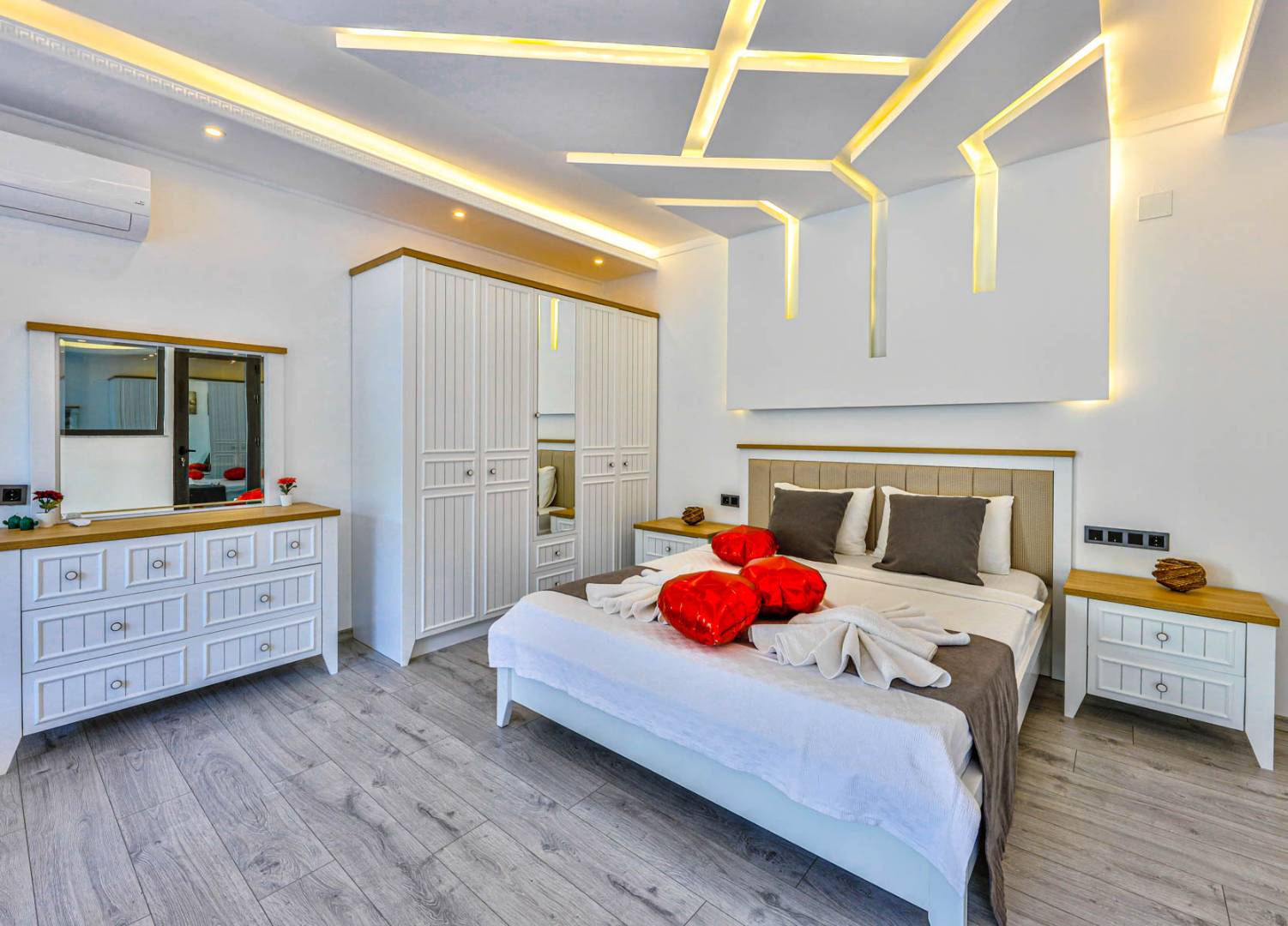 Kaş İslamlar'da Doğa İçerisinde, Özel Havuzlu, Korunaklı Villa