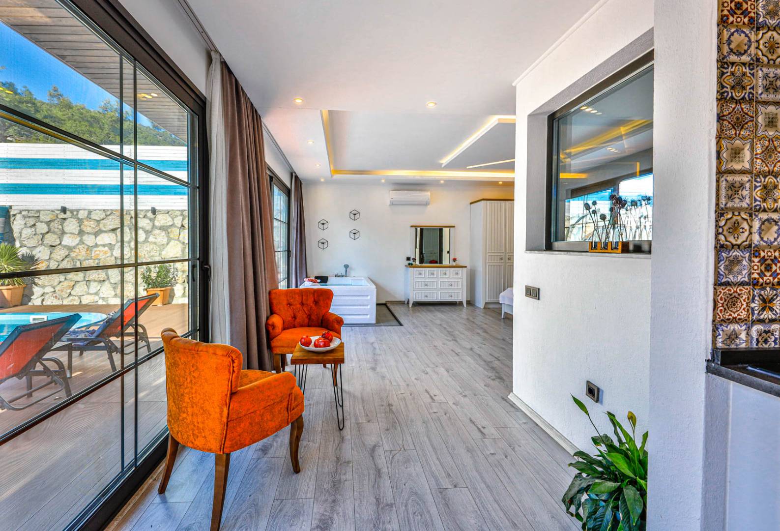 Kaş İslamlar'da Doğa İçerisinde, Özel Havuzlu, Korunaklı Villa