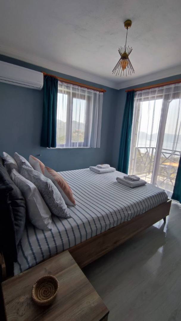 Marmaris Söğüt'te Enfes Deniz Manzaralı, Özel Havuzlu, Otantik Villa