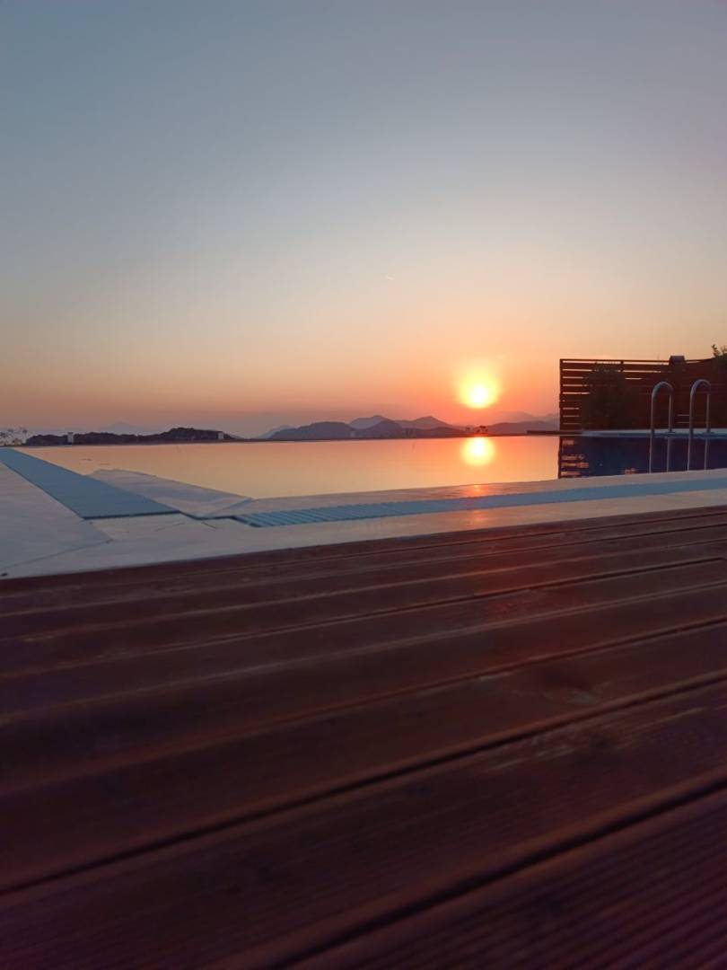 Marmaris Söğüt'te Enfes Deniz Manzaralı, Özel Havuzlu, Otantik Villa