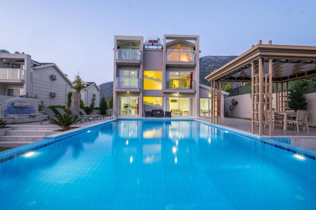 Fethiye Ölüdeniz'de Geniş Bahçeli, Özel Havuzlu, Kiralık Villa 46016