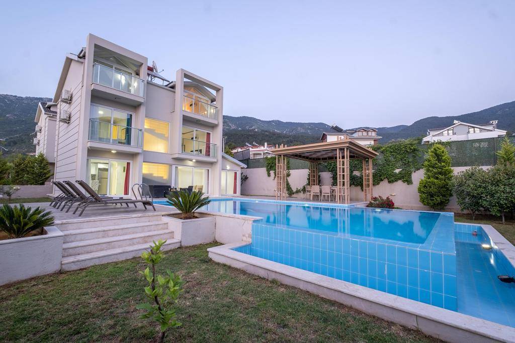 Fethiye Ölüdeniz'de Geniş Bahçeli, Özel Havuzlu, Kiralık Villa 46016 — 2