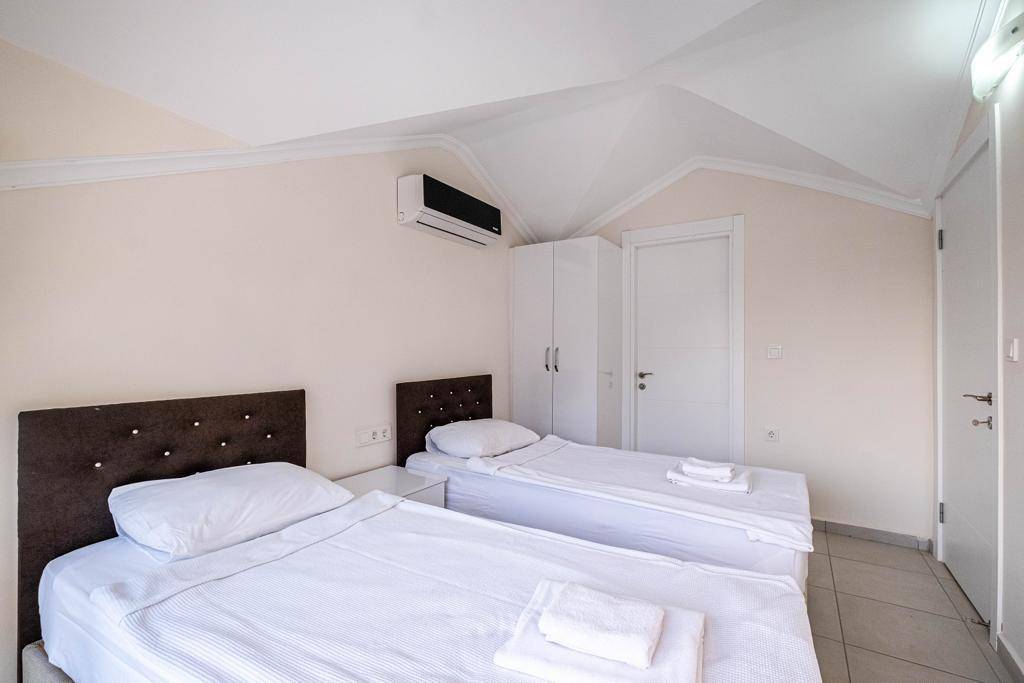 Fethiye Ölüdeniz'de Geniş Bahçeli, Özel Havuzlu, Kiralık Villa