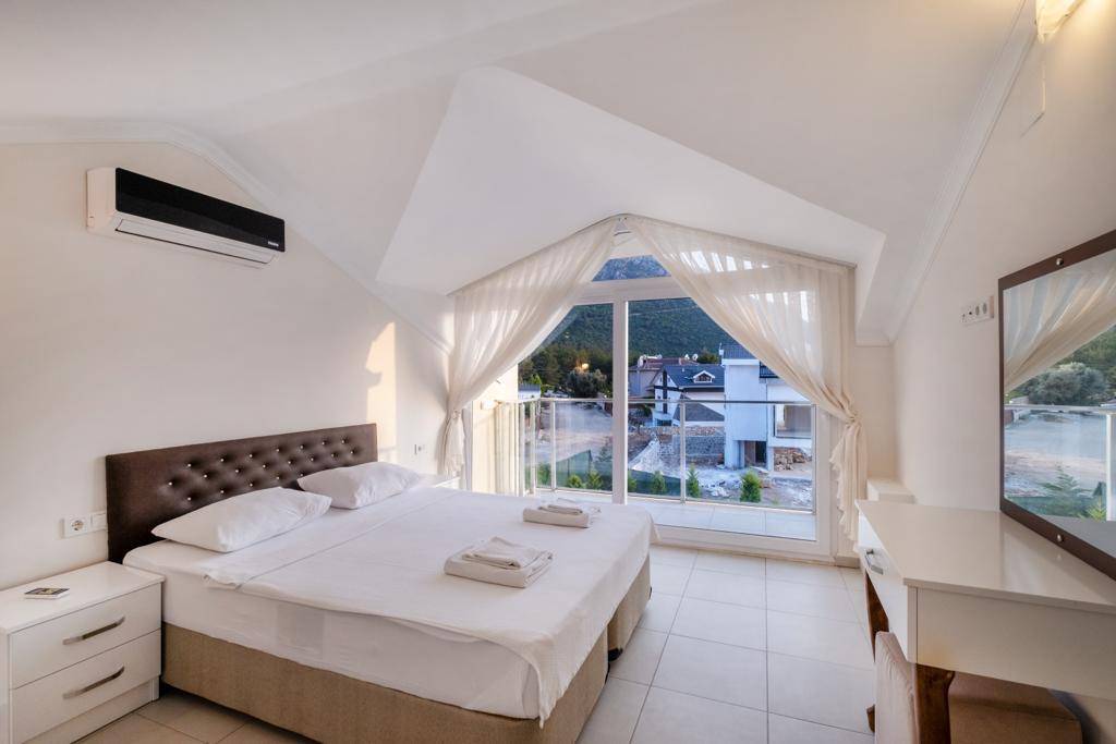 Fethiye Ölüdeniz'de Geniş Bahçeli, Özel Havuzlu, Kiralık Villa