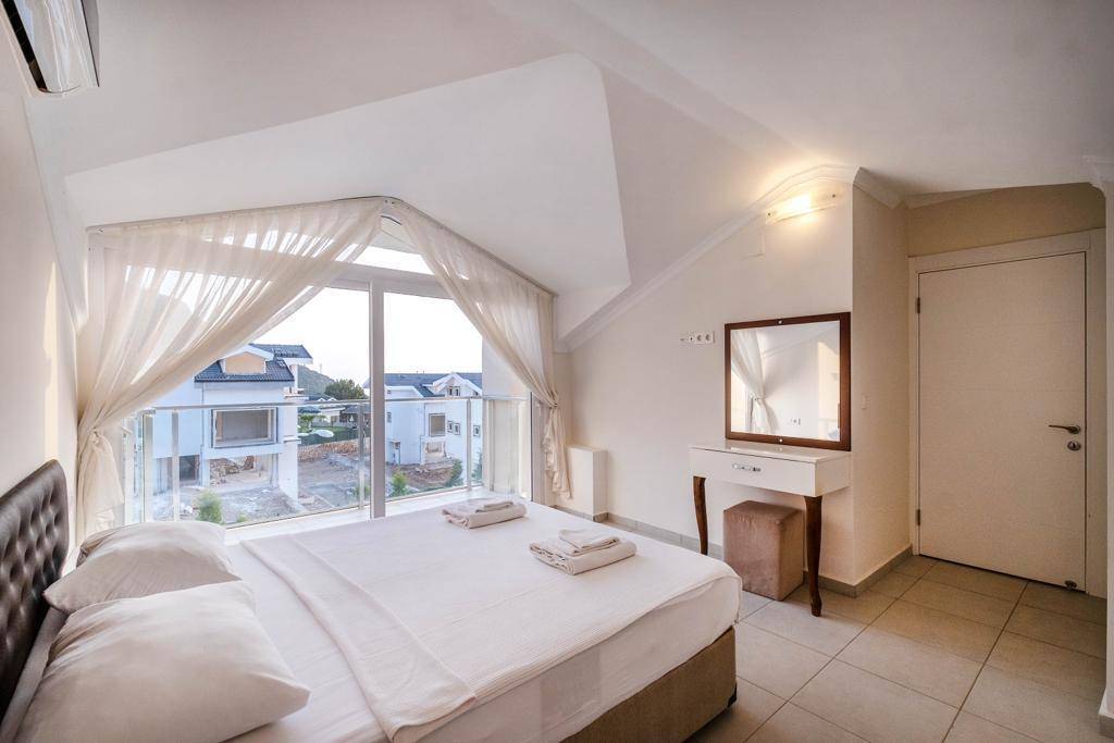 Fethiye Ölüdeniz'de Geniş Bahçeli, Özel Havuzlu, Kiralık Villa