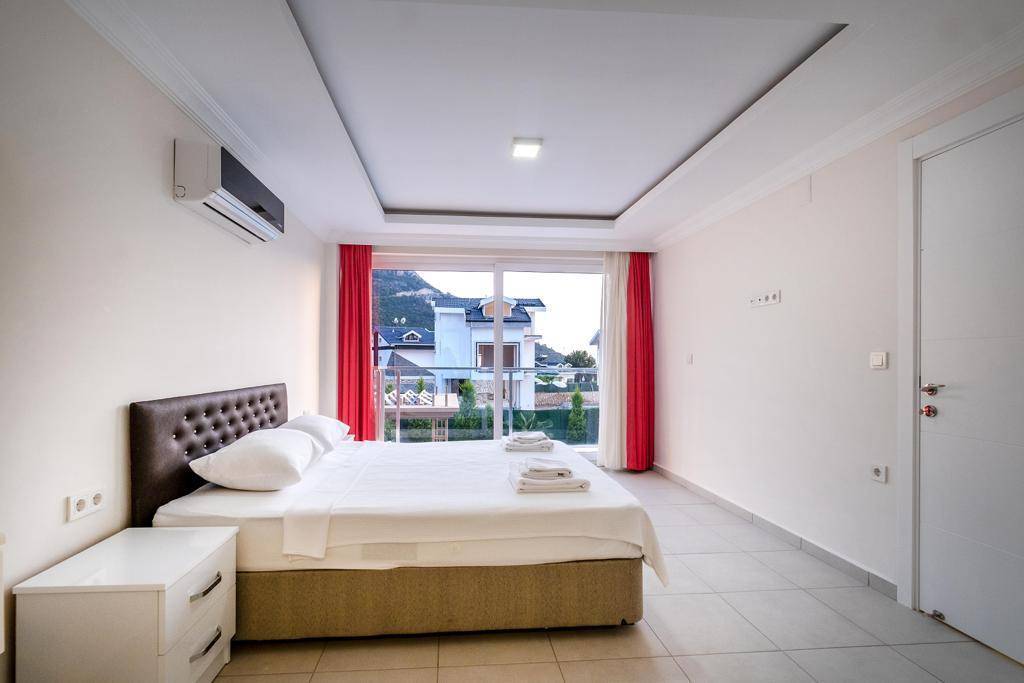Fethiye Ölüdeniz'de Geniş Bahçeli, Özel Havuzlu, Kiralık Villa