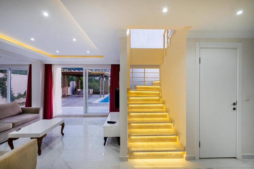 Fethiye Ölüdeniz'de Geniş Bahçeli, Özel Havuzlu, Kiralık Villa