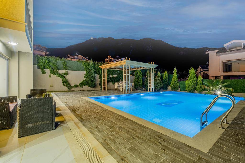 Fethiye Ölüdeniz'de Geniş Bahçeli, Özel Havuzlu, Kiralık Villa