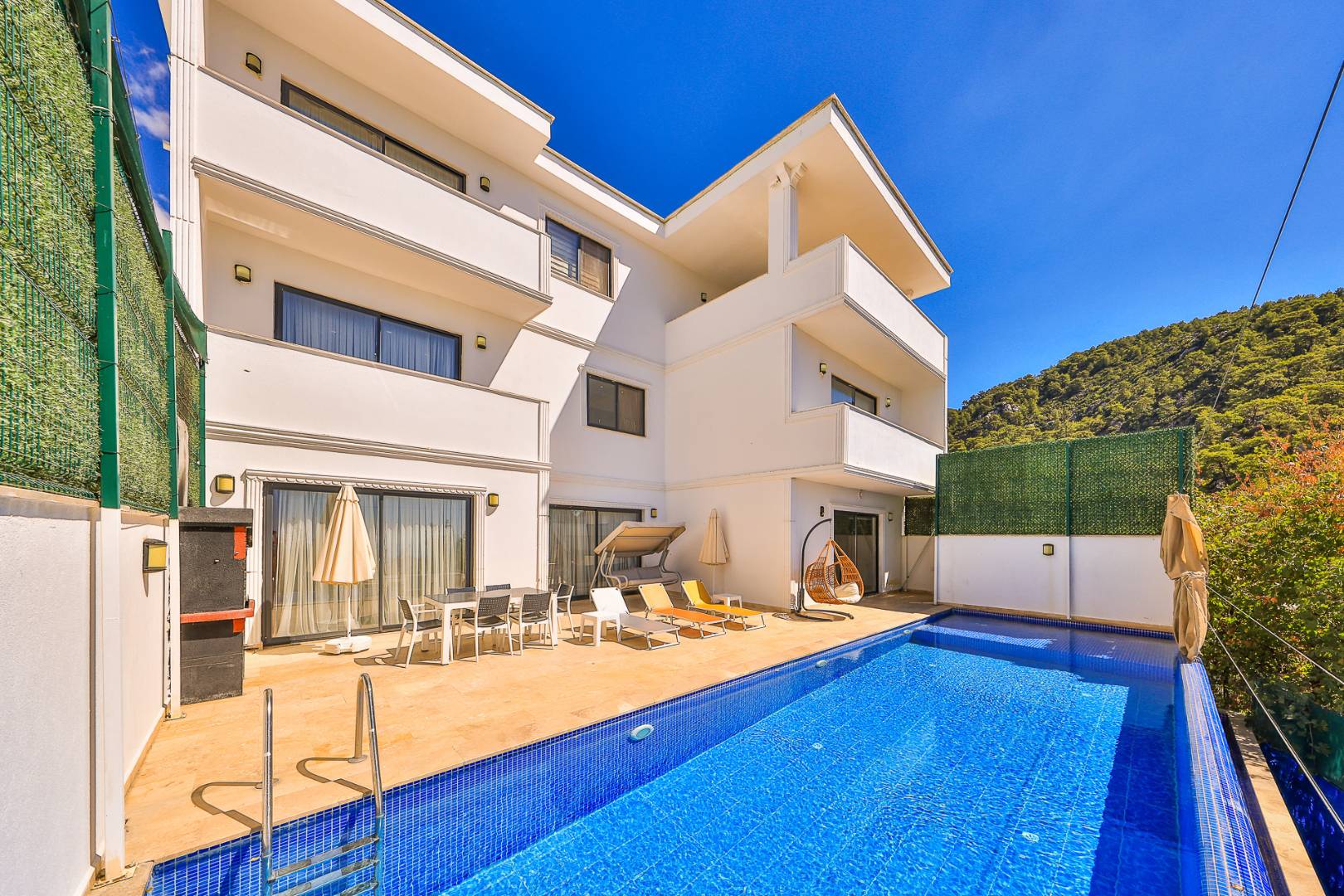 İslamlar'da Panoramik Deniz Manzaralı, Jakuzili, 10 Kişilik Villa