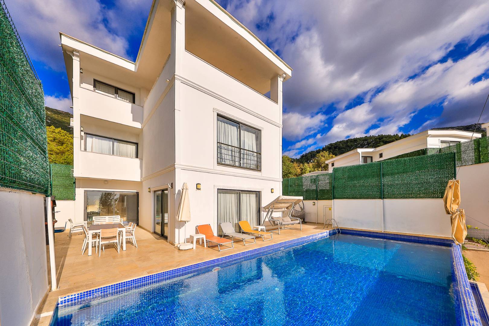 Kaş İslamlar'da Doğa Manzaralı, Isıtmalı Havuzlu, Lüks Villa