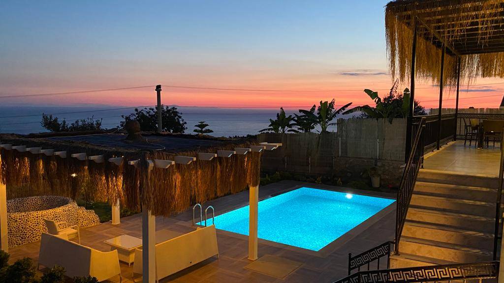 Fethiye Faralya'da Deniz Manzaralı, Modern Mimariye Sahip, Özel Havuzlu Lüks Kiralık Villa