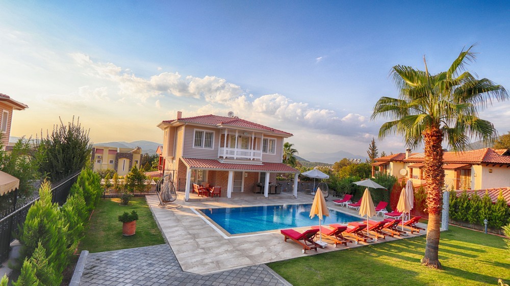 Fethiye Ölüdeniz'de Doğa Manzaralı, Kiralık Özel Havuzlu, Şık Tasarımlı Villa