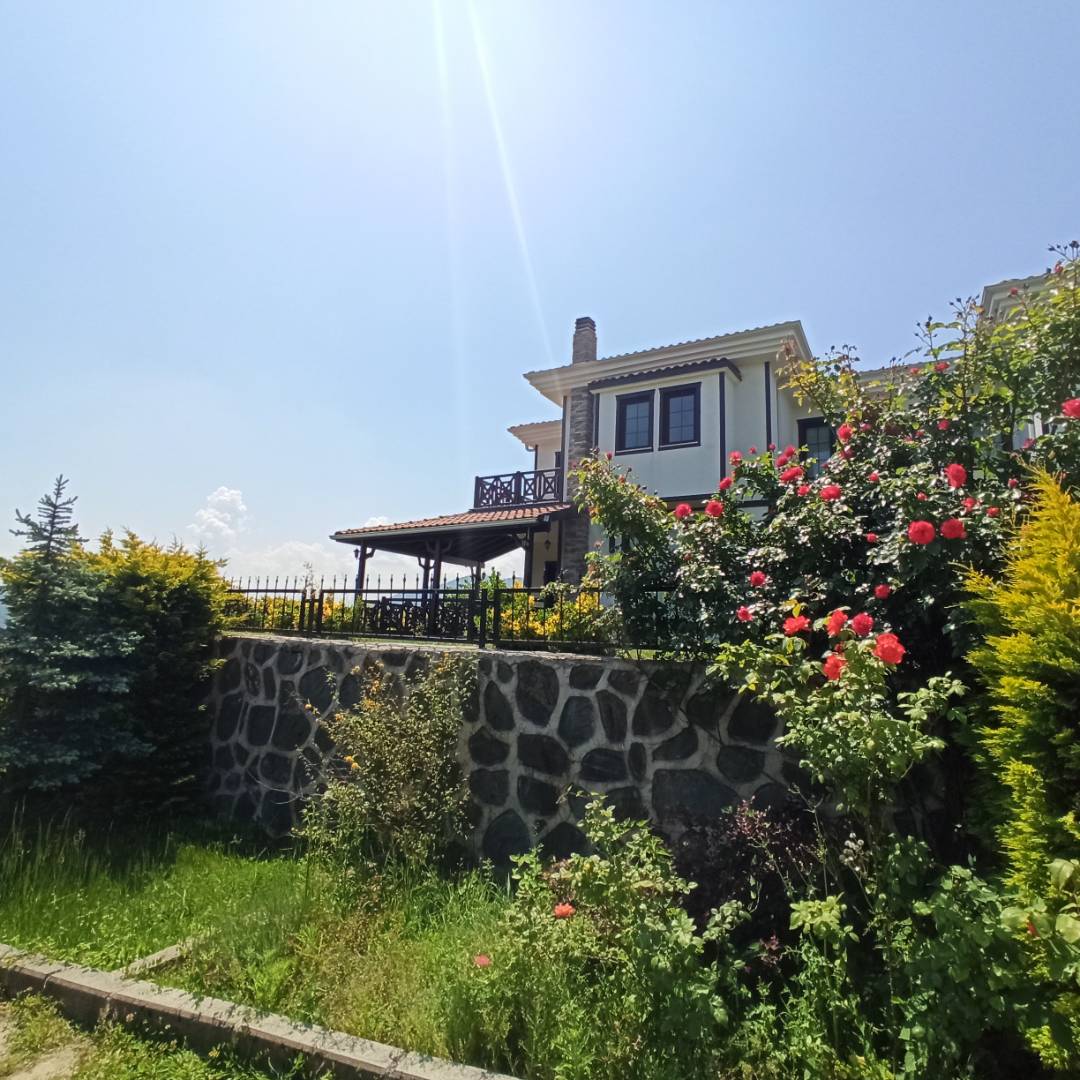 Sakarya Sapanca'da Muhteşem Doğa Manzaralı, Özel Havuzlu Kiralık Villa