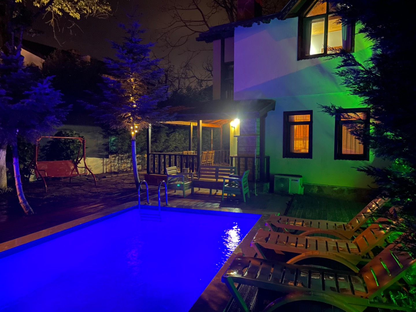 Sapanca Kırkpınar'da Merkeze Yakın Mesafede, Özel Havuzlu, 3+1 Kiralık Villa