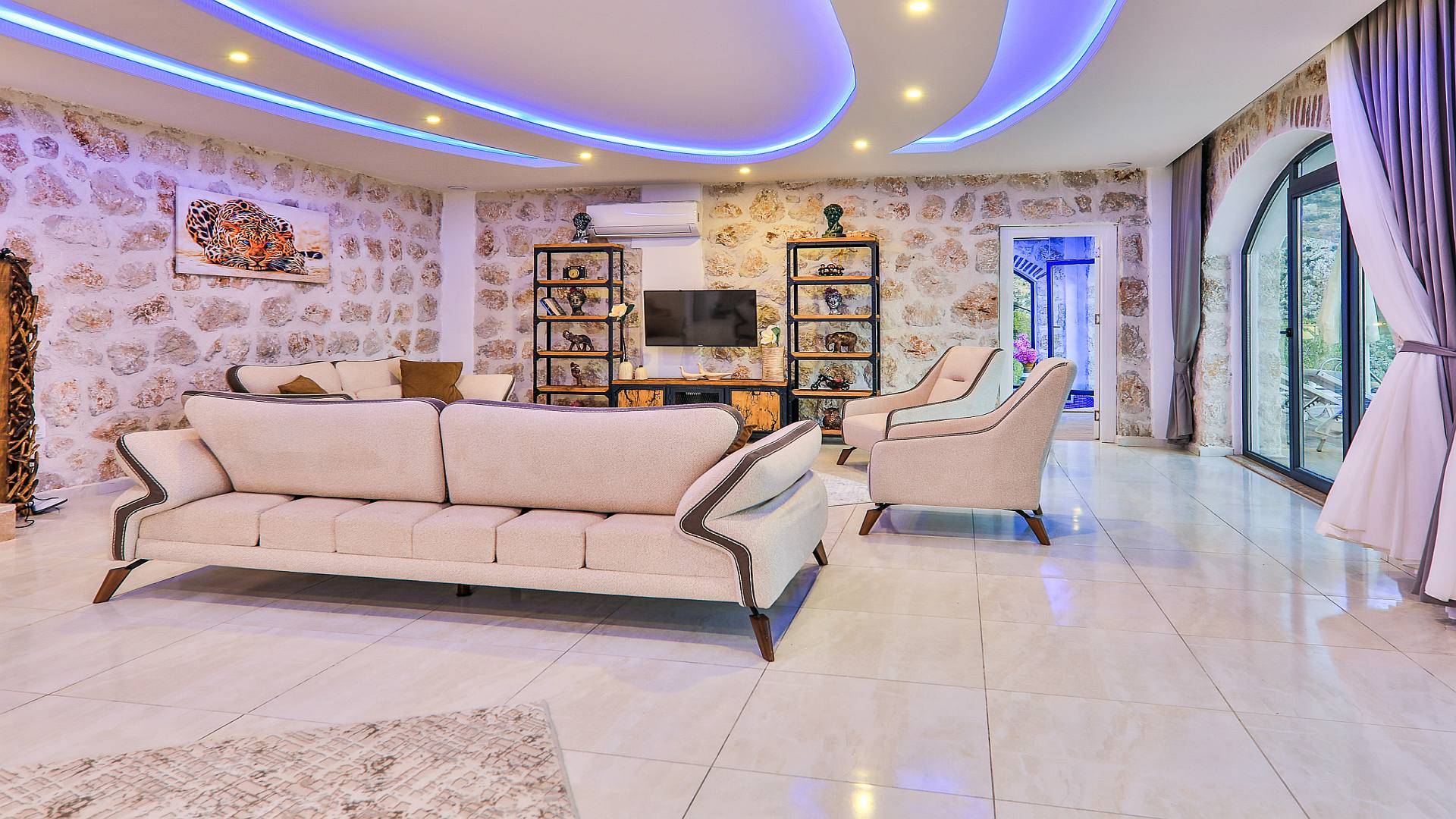 Kalkan'da Muhteşem Tasarıma Sahip, Özel Havuzlu, Yazlık Villa