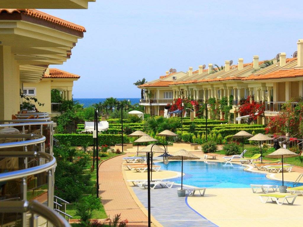 Fethiye'de Özel Plajlı ve Ortak Havuzlu, Kiralık 2+1 Daire