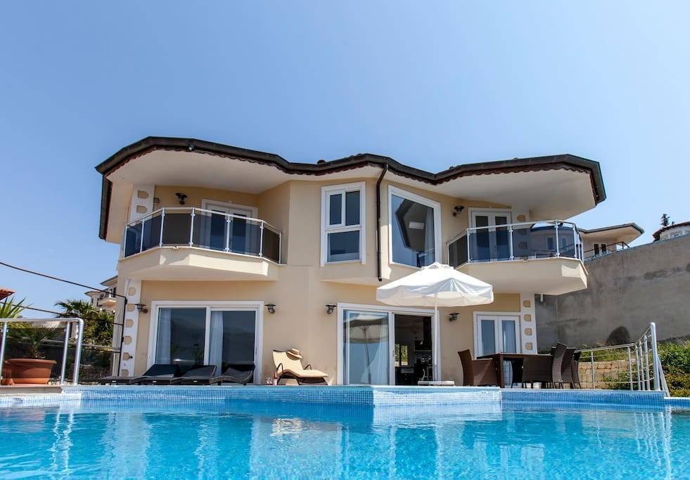 Kaş Çukurbağ'da Muhteşem Deniz Manzaralı, Kiralık Özel Havuzlu, Keyifli Villa