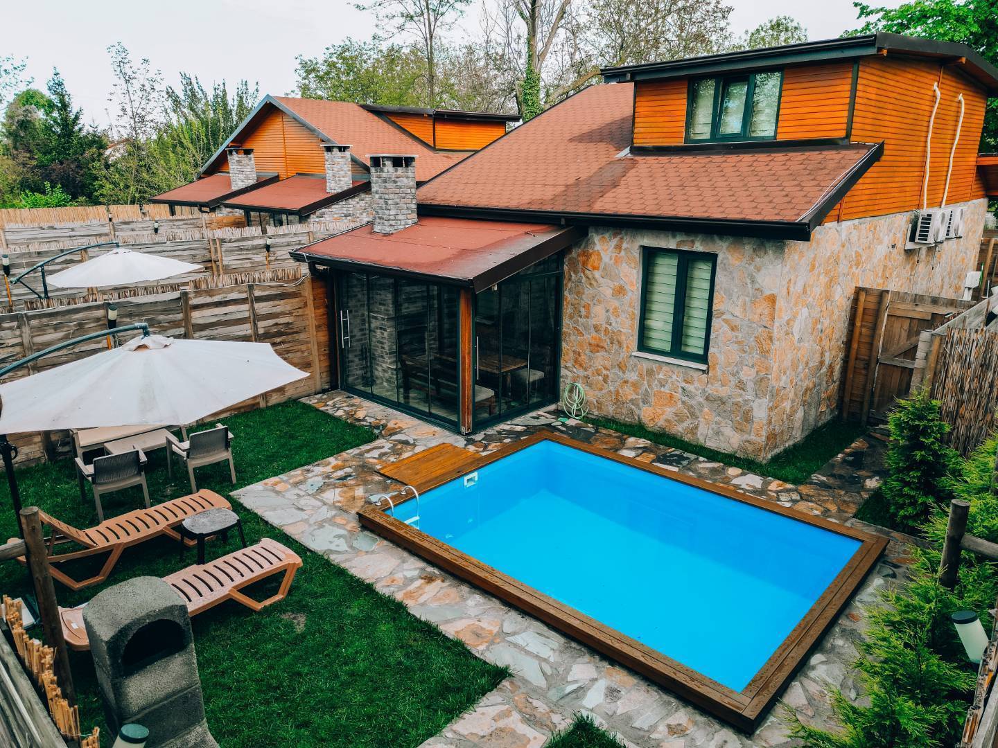 Sakarya Sapanca'da Yemyeşil Doğada, Özel Havuzlu, Kiralık Lüks Villa