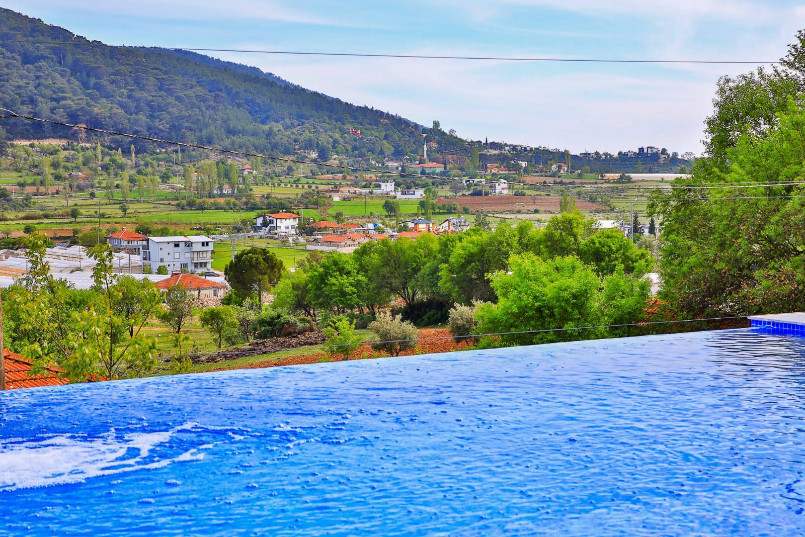 Kalkan Sarıbelen'de Doğa Manzaralı, Özel Havuzlu, Kiralık Jakuzili Villa
