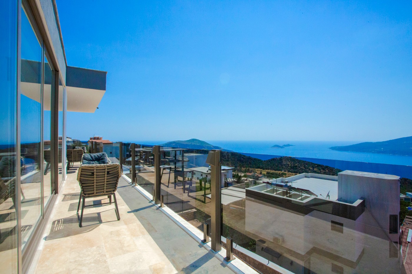 Kalkan Kördere'de Deniz Manzaralı, Özel Açık ve Kapalı Havuzlu Villa