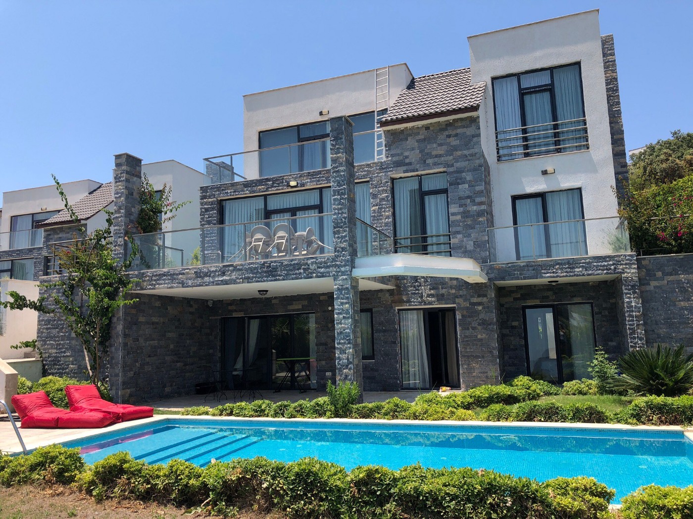 Bodrum Yalıkavak'ta Plajlara Yürüme Mesafesinde, Özel Havuzlu, Modern Kiralık Villa