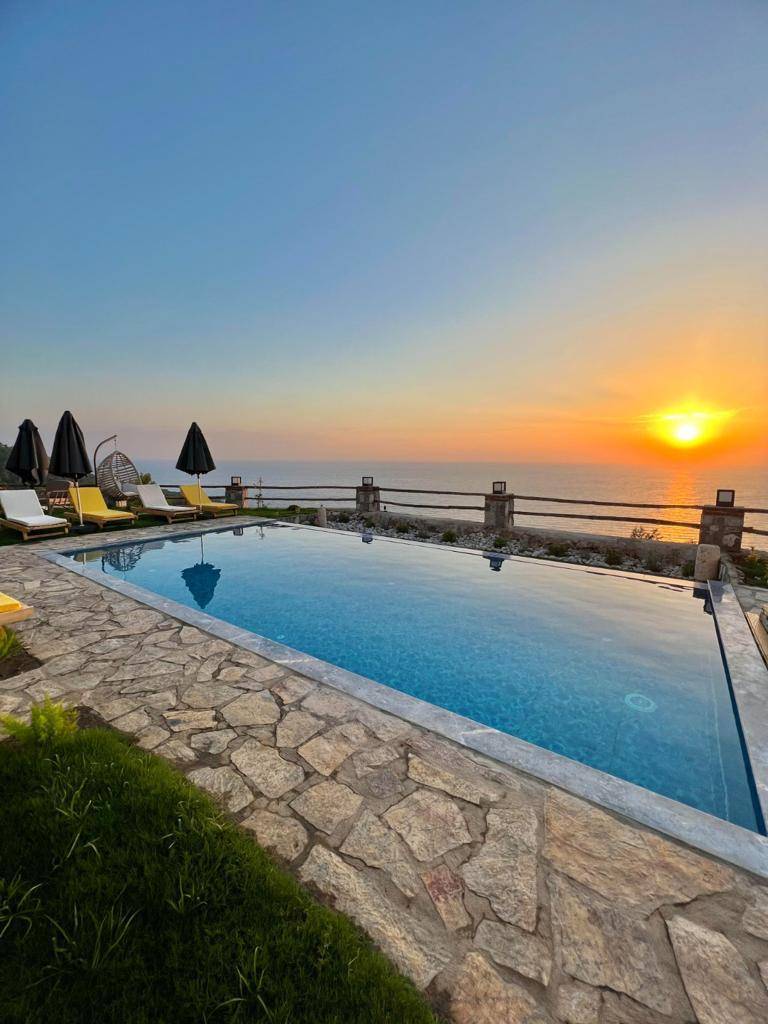 Fethiye Faralya'da Enfes Deniz Manzaralı, Özel Havuzlu, Denize Sıfır Villa