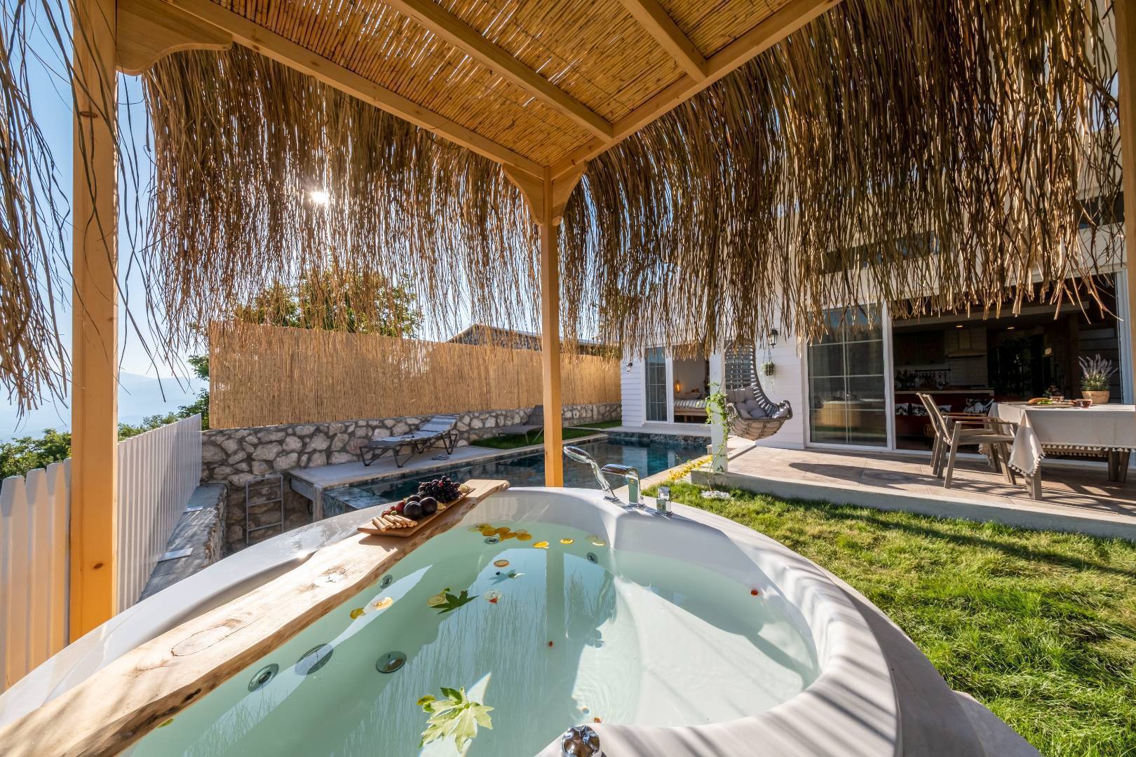 Muğla Seydikemer'de Muhteşem Tasarımlı, Özel Havuzlu, Lüks Kiralık Villa