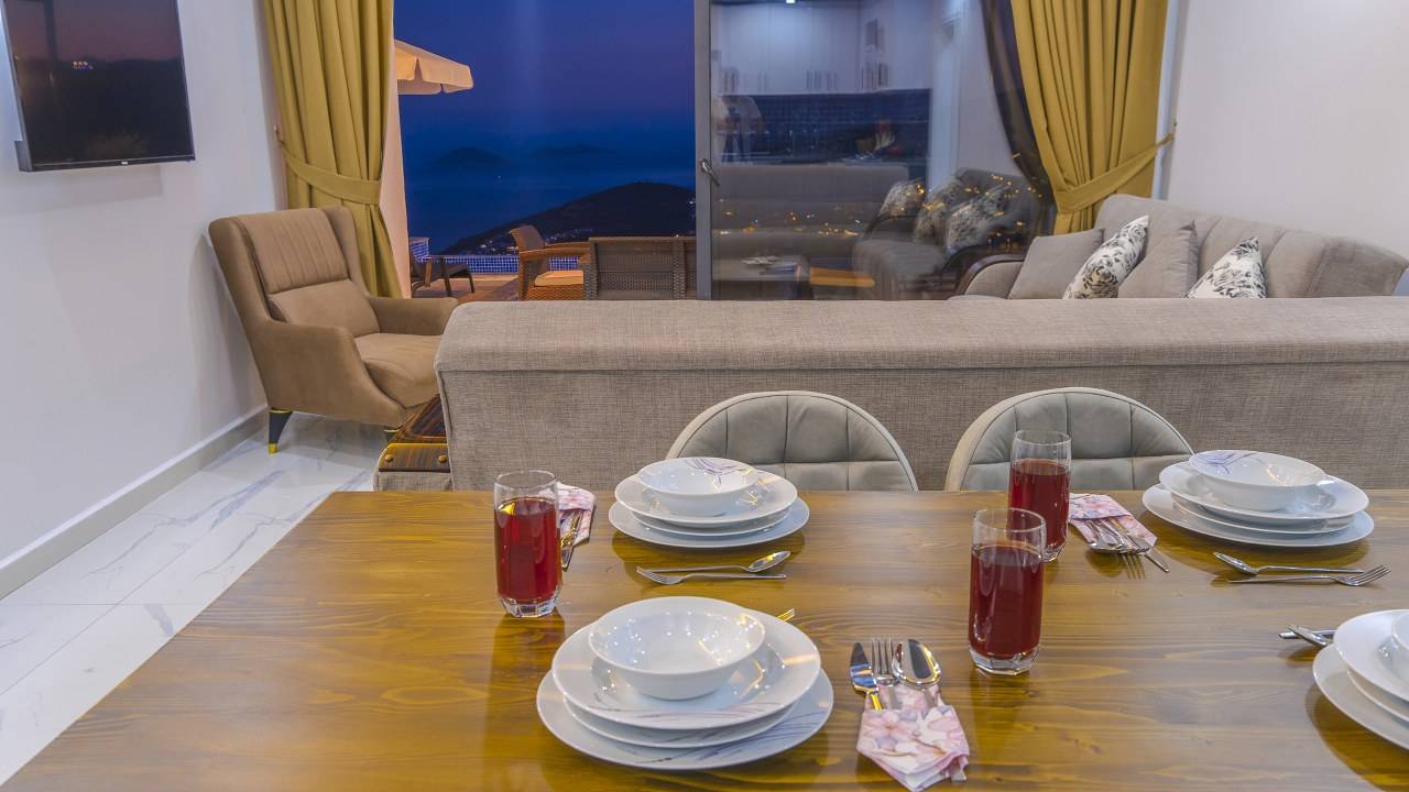 Kalkan Akbel'de Deniz Manzaralı, Özel Havuzlu, Balayı Çiftlerine Uygun Villa