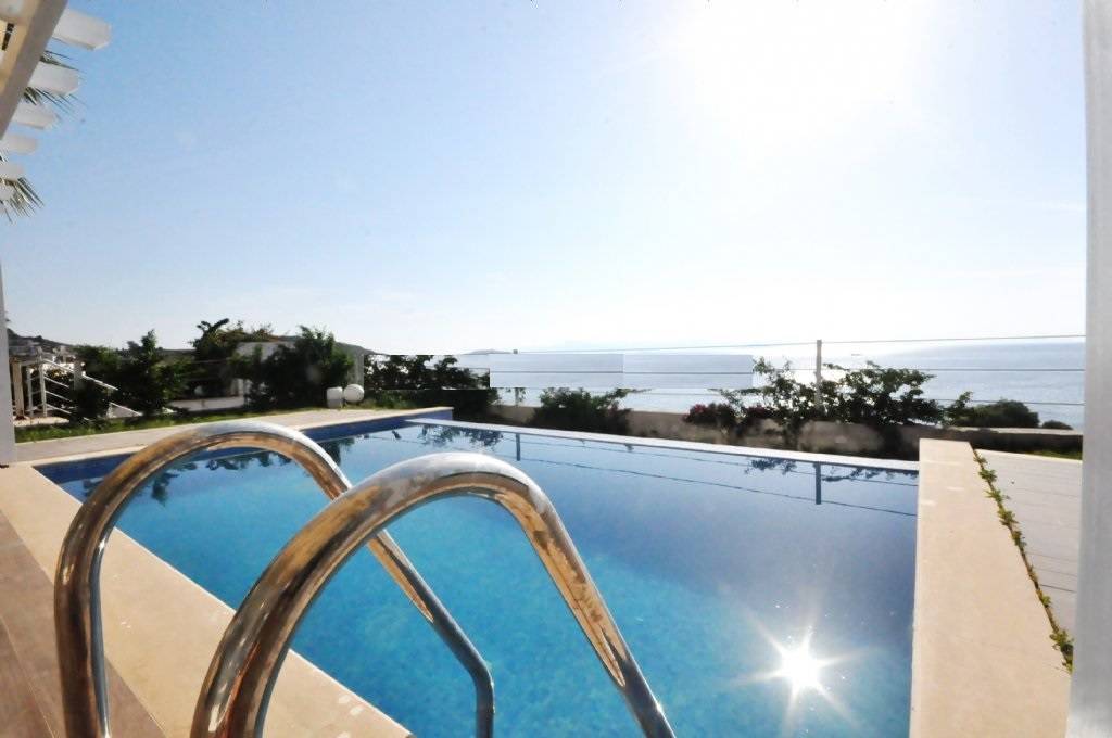 Bodrum Gümüşlük'te Görülmeye Değer Deniz Manzaralı, Özel Havuzlu, Modern Villa