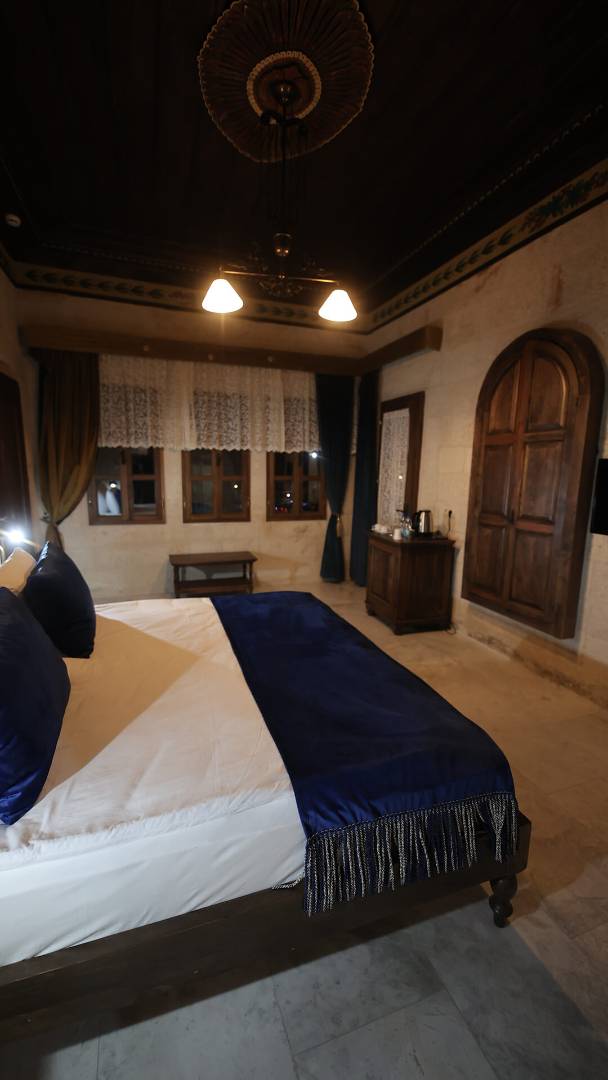 Kapadokya'da Taş ve Ahşap Tasarımlı, Şık Suite