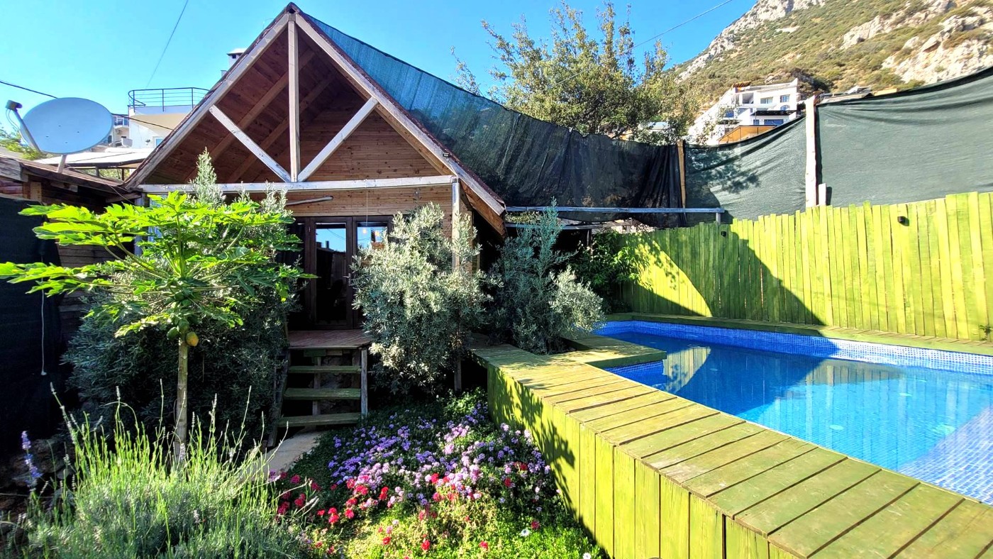 Kaş Kalkan'da Yeşillikler İçerisinde, Özel Havuzlu, Jakuzili, Ahşap Tasarımlı Villa
