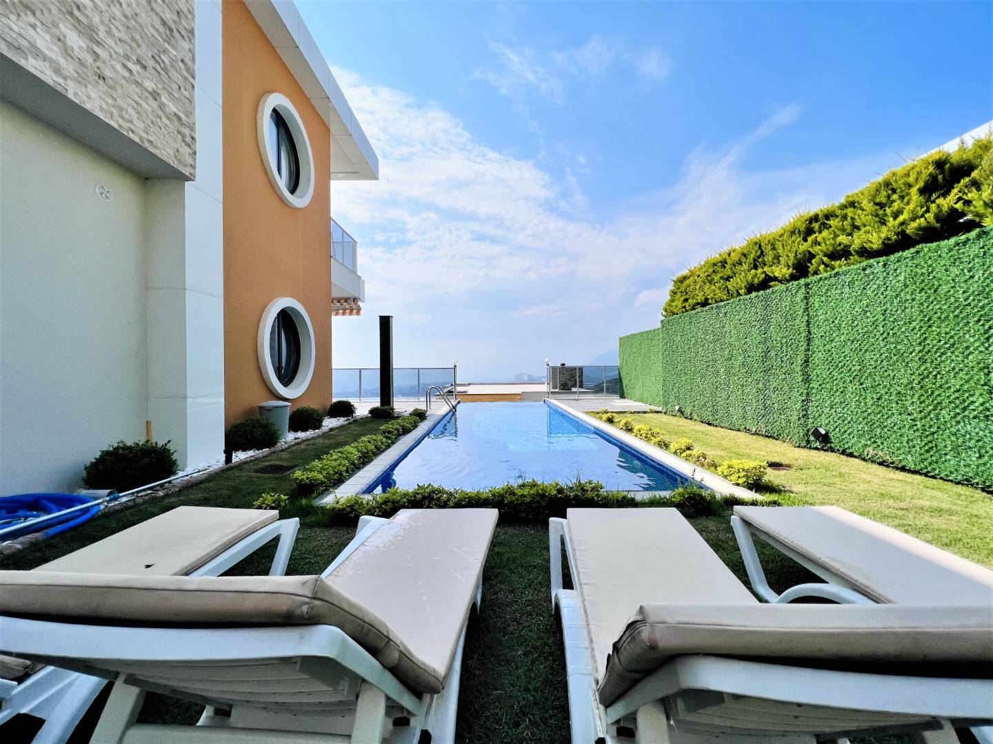 Antalya Alanya'da Şehir Manzaralı, Özel Havuzlu, Geniş Villa