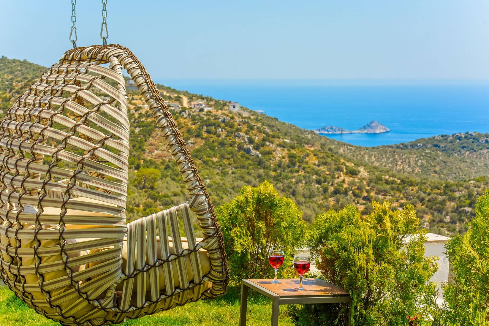 Kalkan Kördere'de Deniz Manzaralı, Isıtmalı İç Havuzlu, Huzurlu Villa