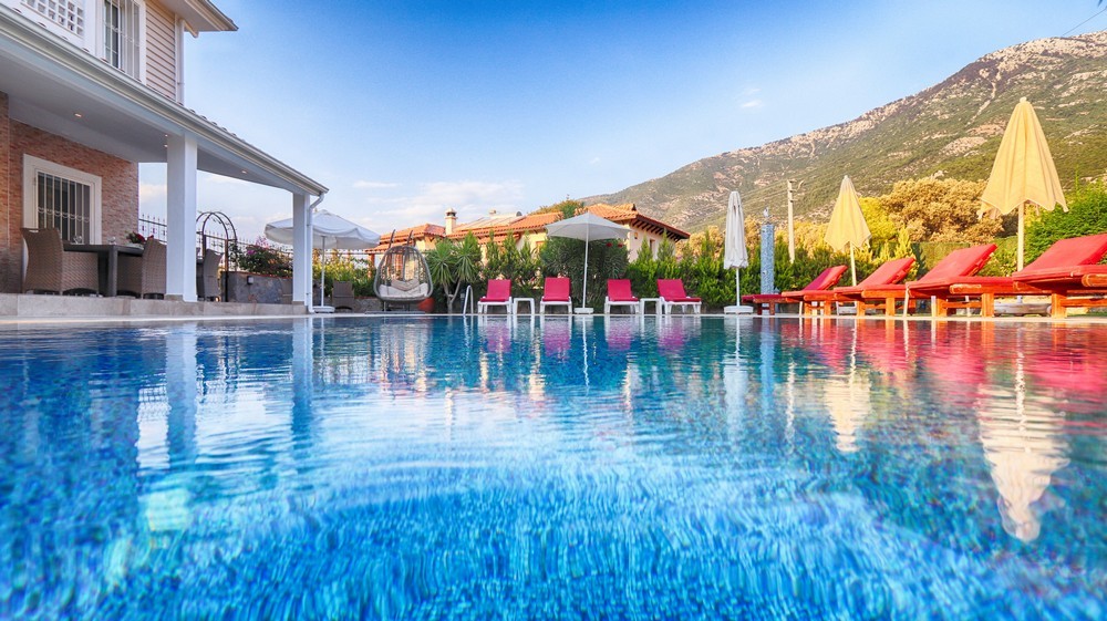 Fethiye Ölüdeniz'de Doğa Manzaralı, Kiralık Özel Havuzlu, Şık Tasarımlı Villa