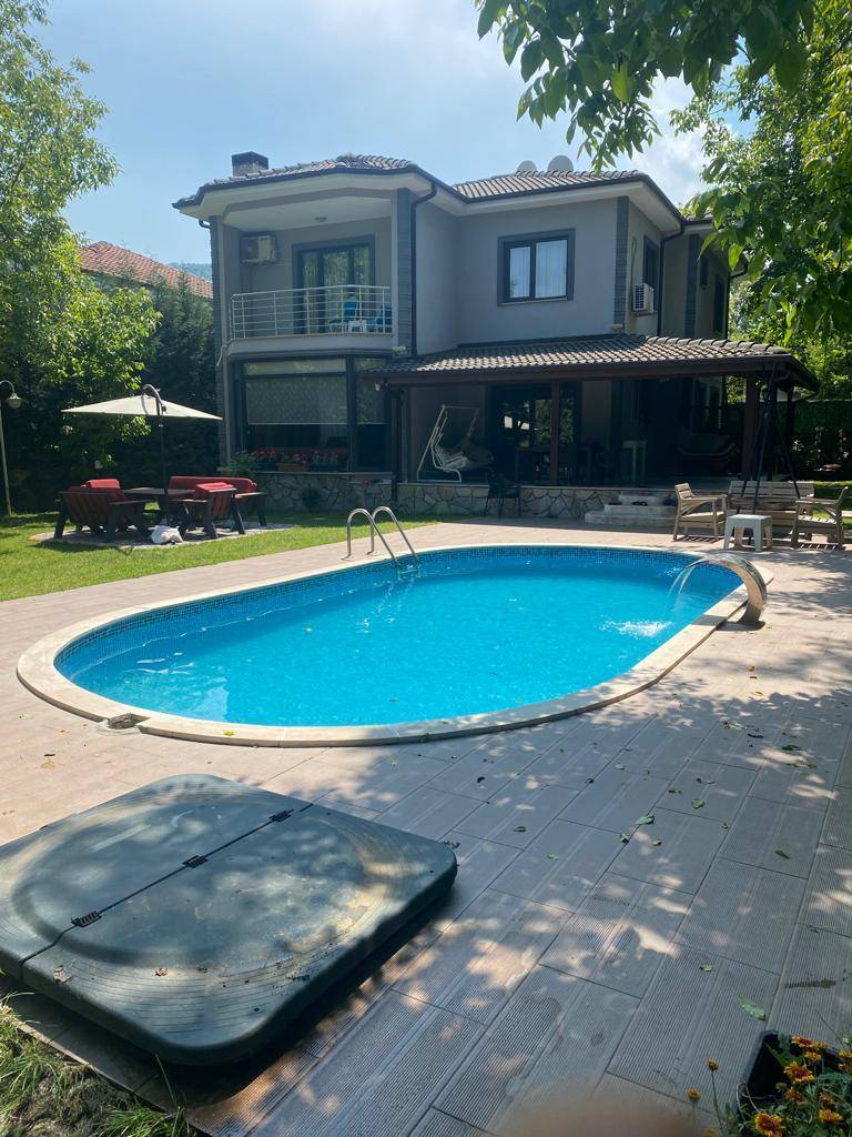 Sapanca Kırkpınar'da Doğa İçerisinde, Isıtmalı Özel Havuzlu, Konforlu Müstakil Villa