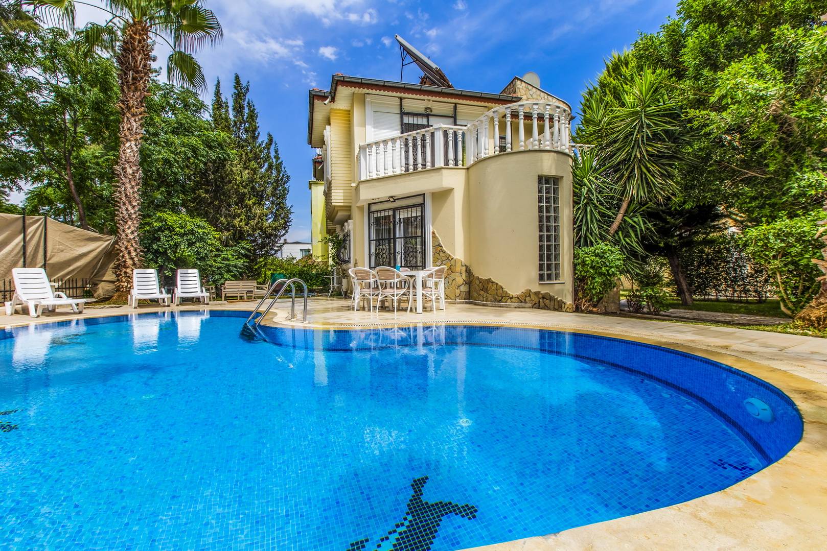 Antalya Belek'te Merkezi Konumda, Korunaklı Özel Havuzlu, Lüks Kiralık Villa