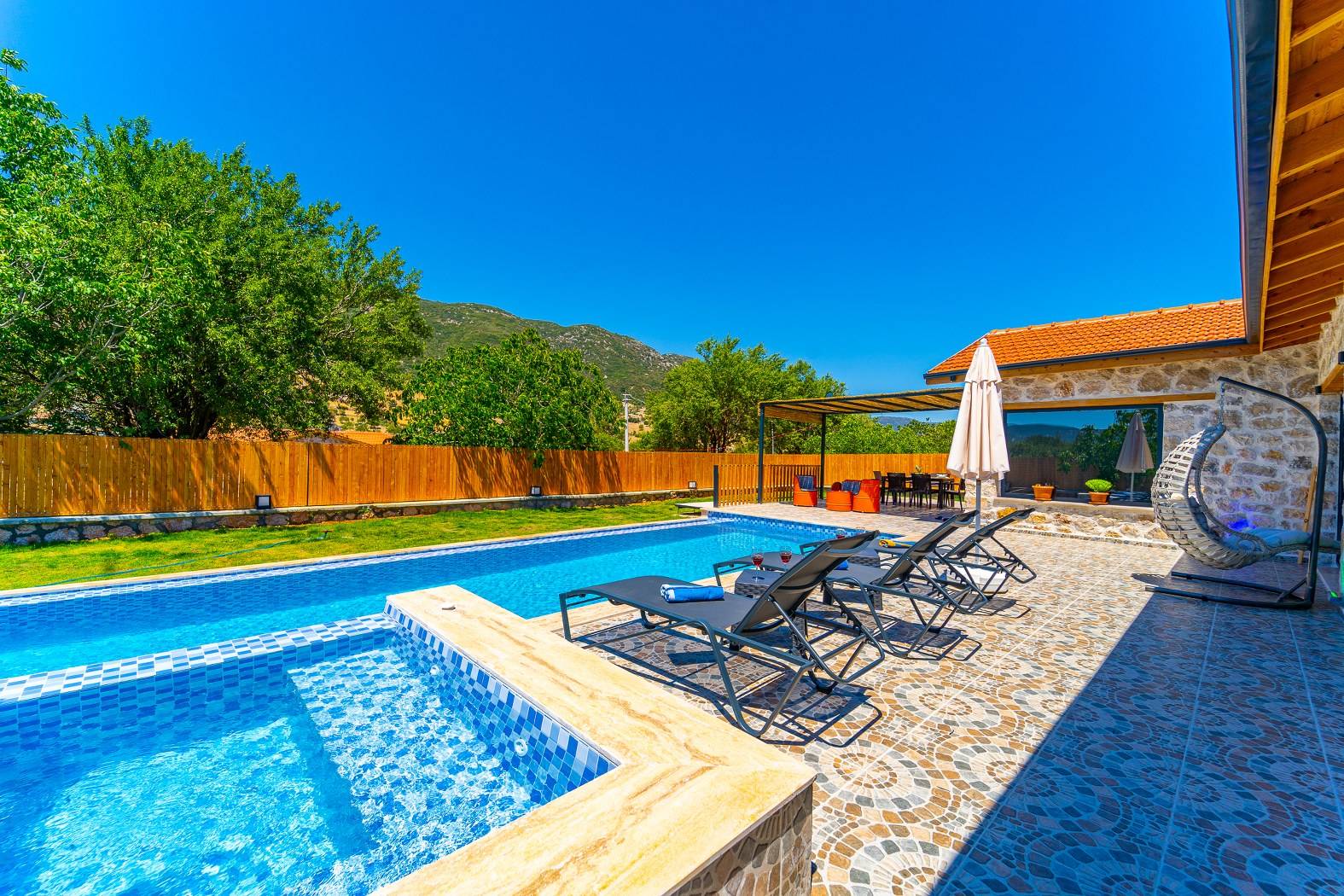 Kalkan Sarıbelen'de Doğa İçerisinde, 4 Kişi Kapasiteli, Özel Havuzlu Kiralık Villa