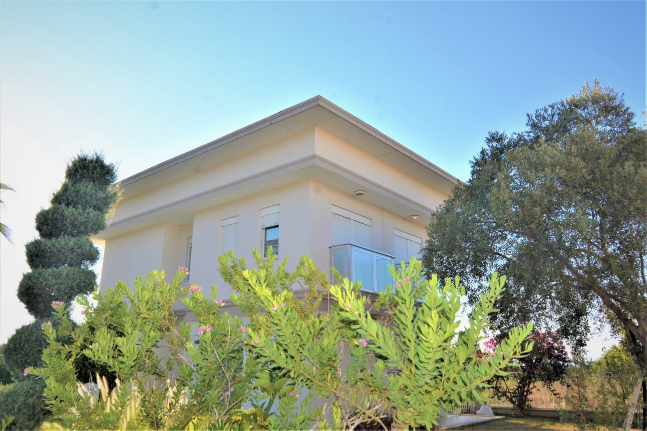 Serik Belek'te Site İçerisinde, Ortak ve Özel Havuzlu, Lüks Kiralık Villa 