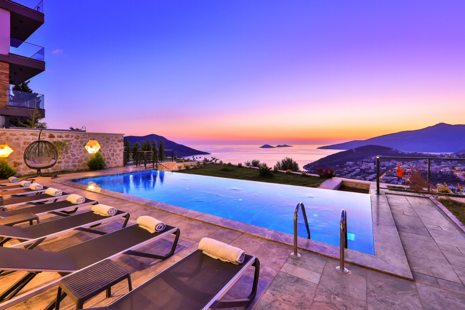 Kalkan Kızıltaş'ta Deniz Manzaralı, Sonsuzluk Havuzlu, Lüks Villa