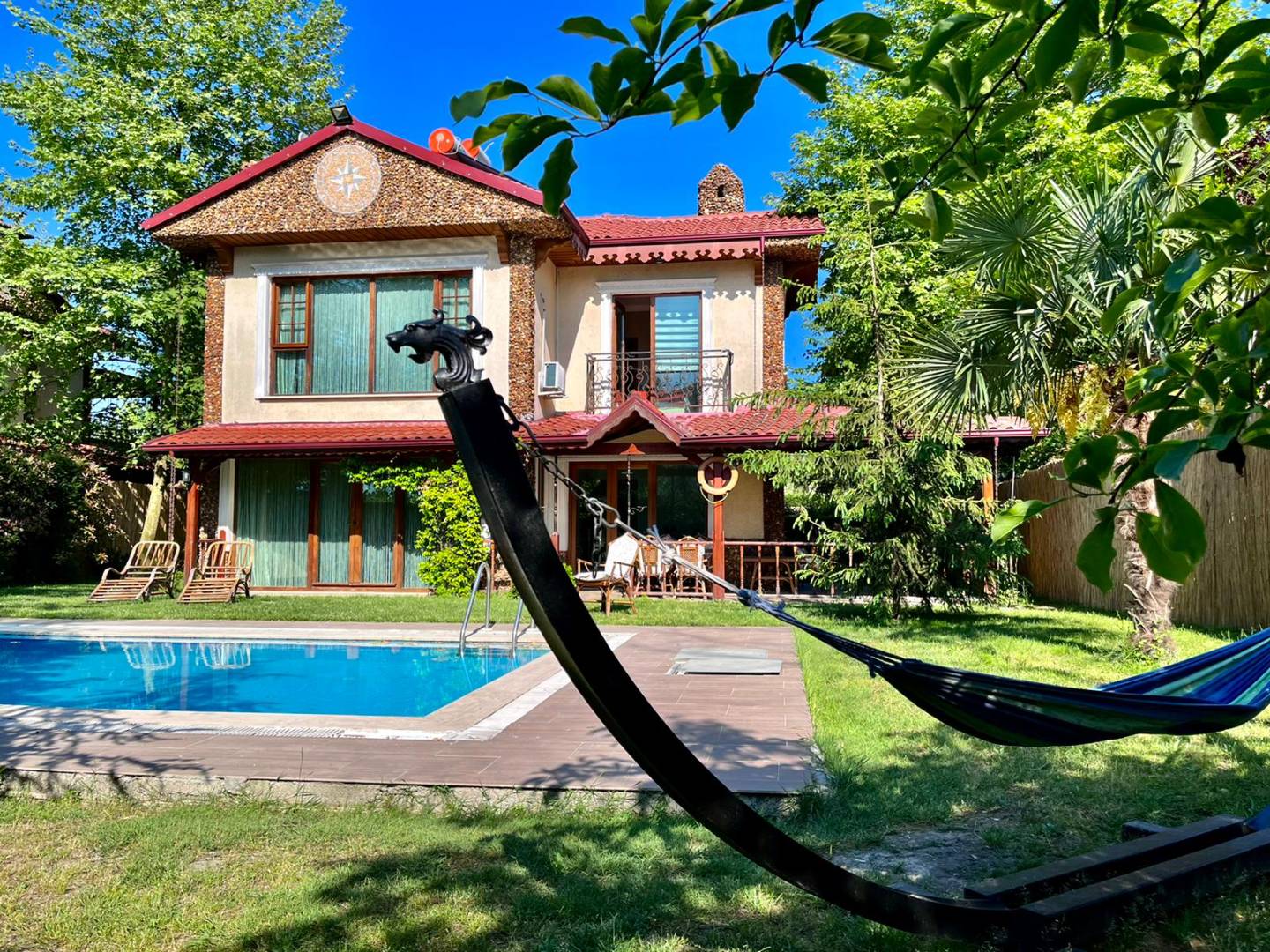 Sapanca'da Geniş Bahçeye Sahip, Özel Havuzlu, Yazlık Kiralık Villa