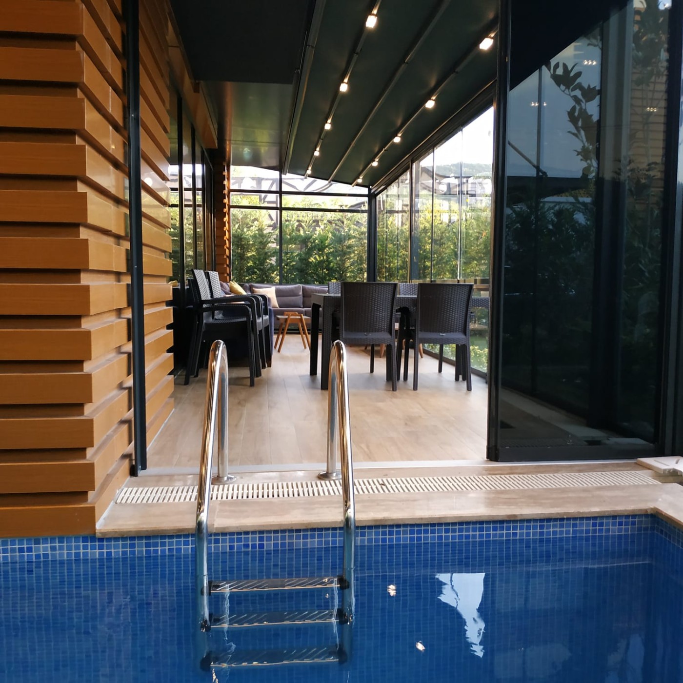 Sapanca Rüstempaşa'da Korunaklı, Isıtmalı Özel Havuzlu, Modern Tasarımlı Villa