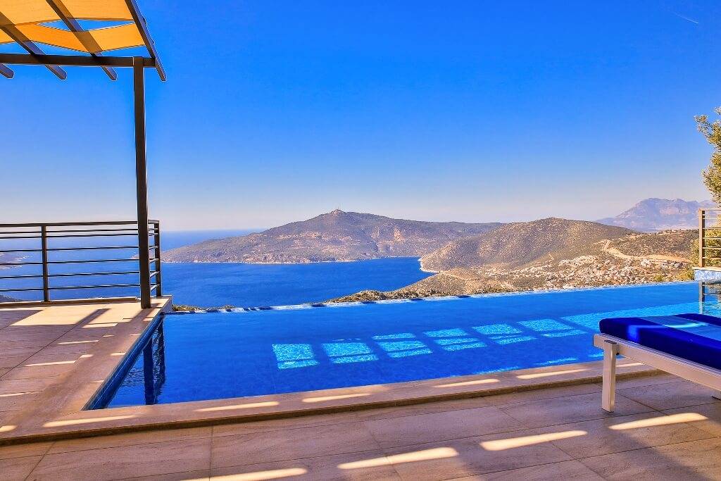 Kalkan'da Muhteşem Deniz Manzaralı, Korunaklı Özel Havuzlu, Modern Villa
