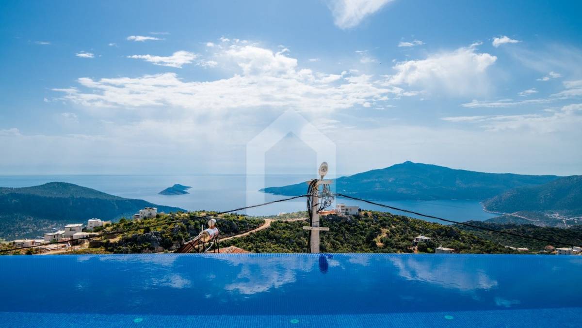 Kalkan Sarnıç'ta Deniz Manzaralı, Özel Havuzlu, Merkeze Yakın Villa