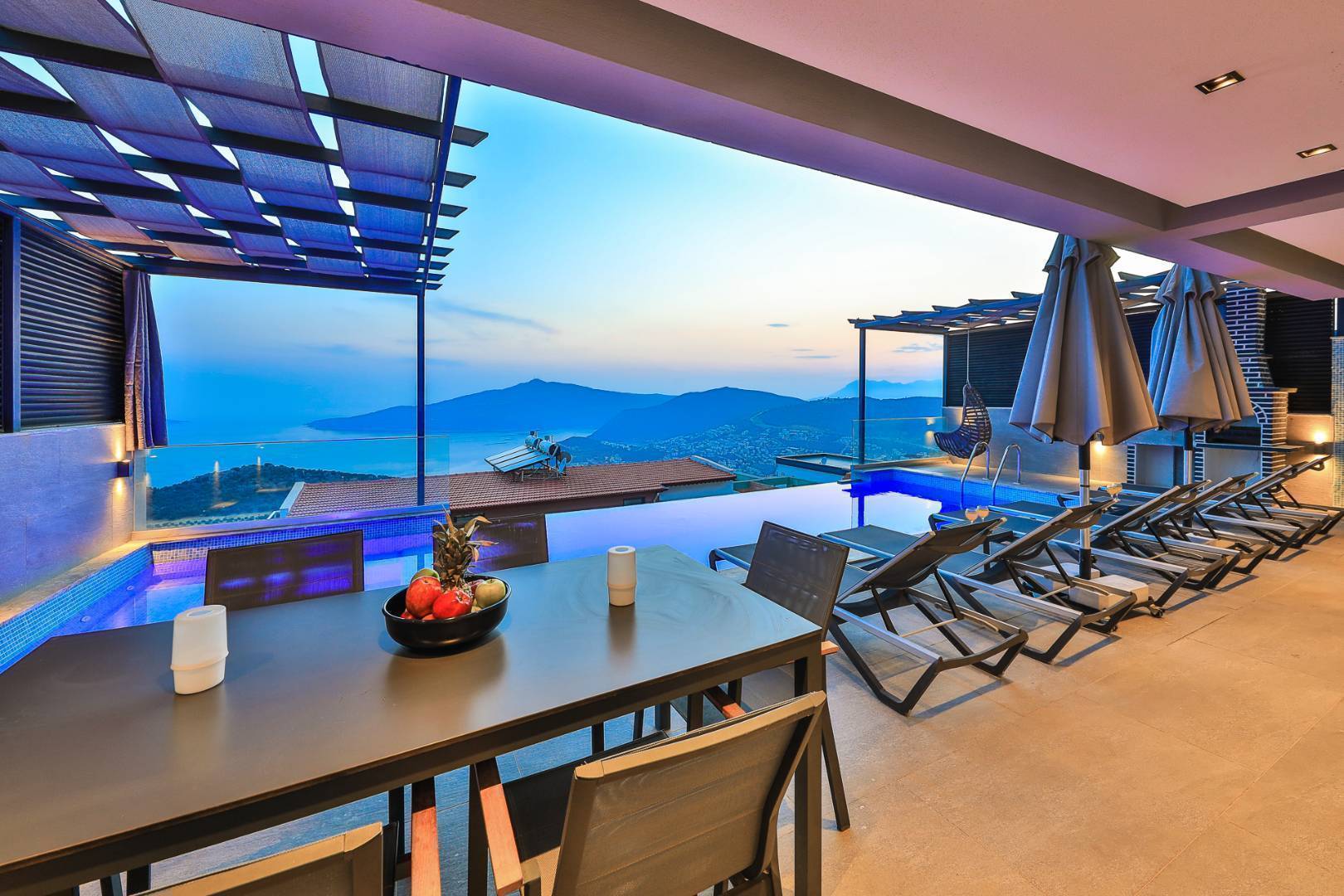 Kaş Kalkan'da Modern Tasarıma Sahip, Özel Havuzlu, Deniz Manzaralı Villa