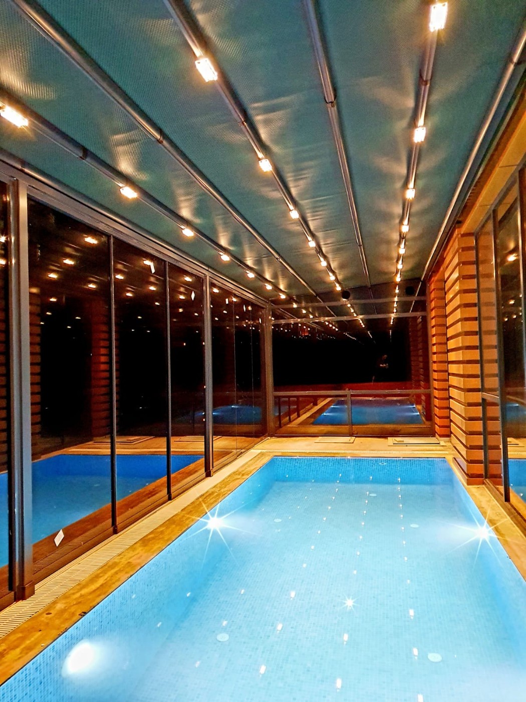 Sapanca Rüstempaşa'da Korunaklı, Isıtmalı Özel Havuzlu, Modern Tasarımlı Villa
